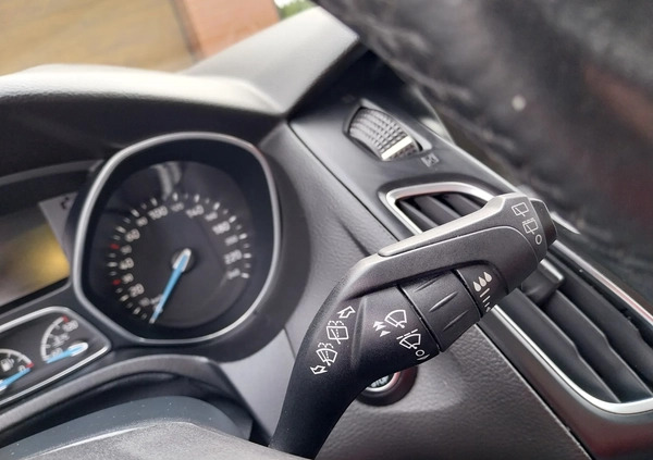 Ford Focus cena 55000 przebieg: 142819, rok produkcji 2018 z Ostrołęka małe 379